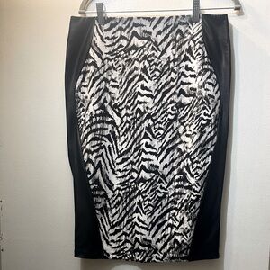 Kardashian collection Woman’s‎ large stretchy skirt